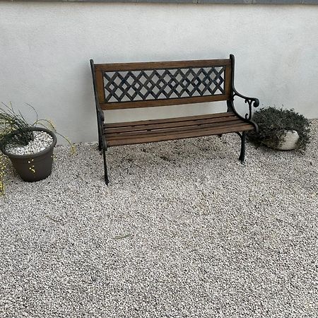 Appartement T2 Avec Terrasse Et Cour Cavaillon Exterior foto