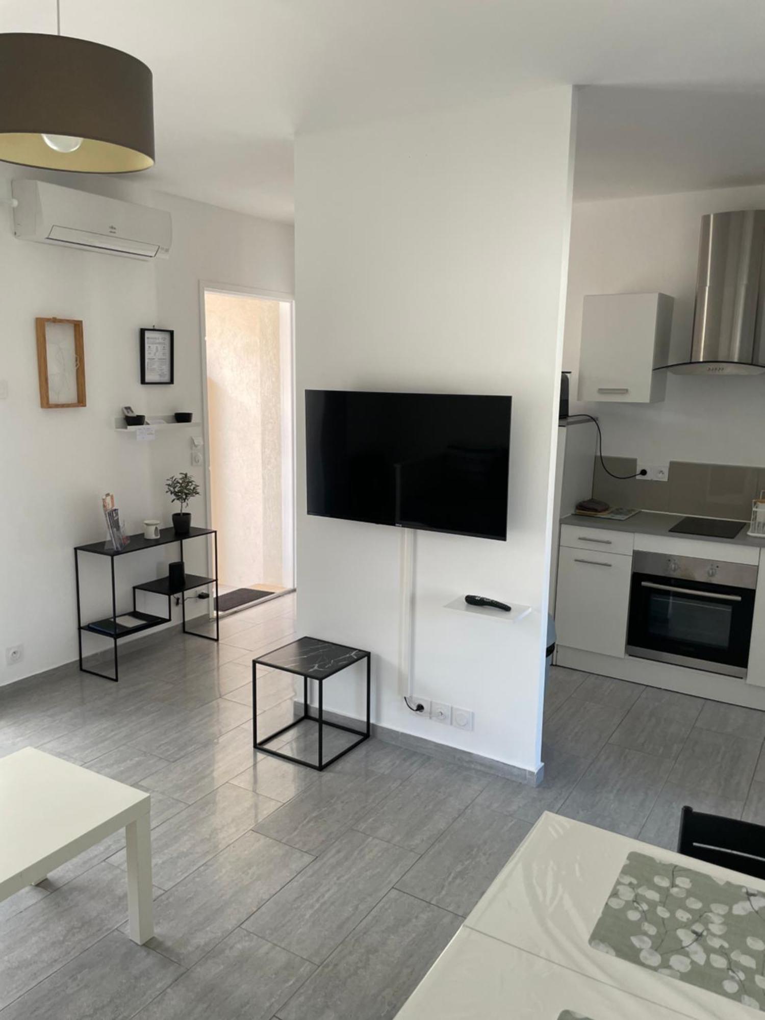 Appartement T2 Avec Terrasse Et Cour Cavaillon Exterior foto