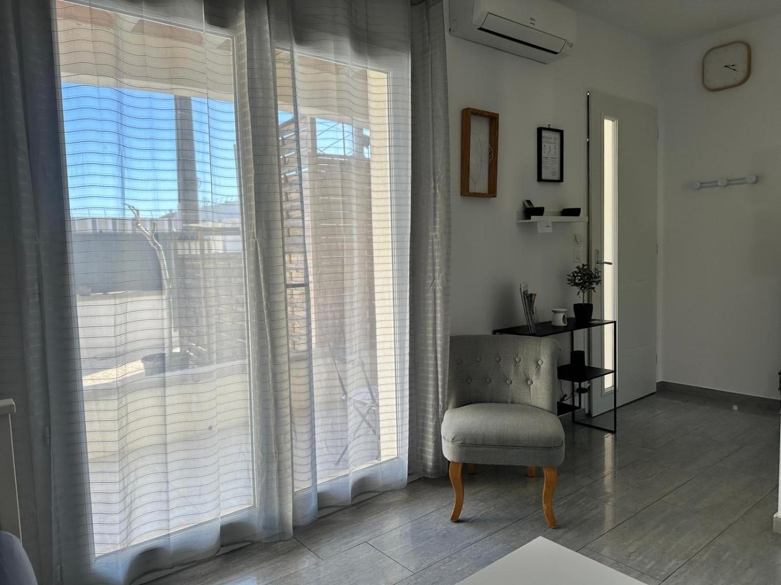 Appartement T2 Avec Terrasse Et Cour Cavaillon Exterior foto