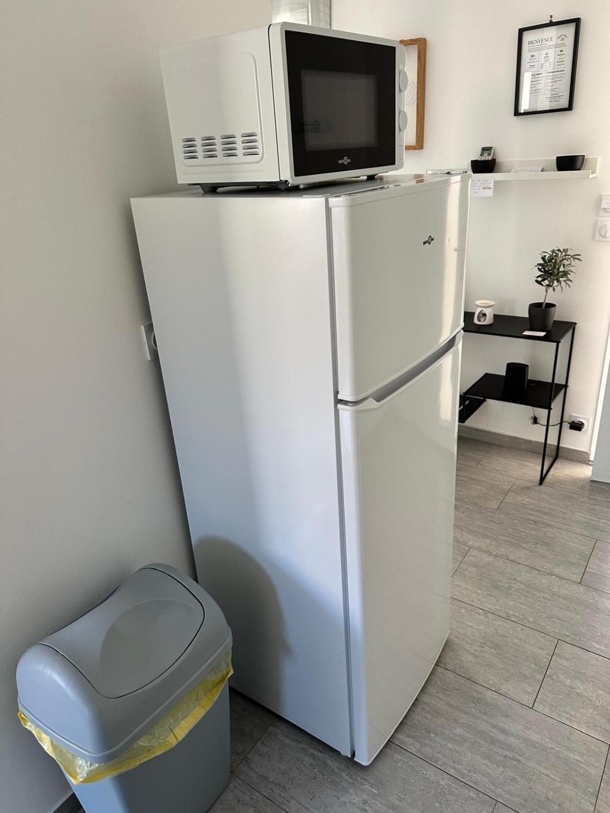 Appartement T2 Avec Terrasse Et Cour Cavaillon Exterior foto